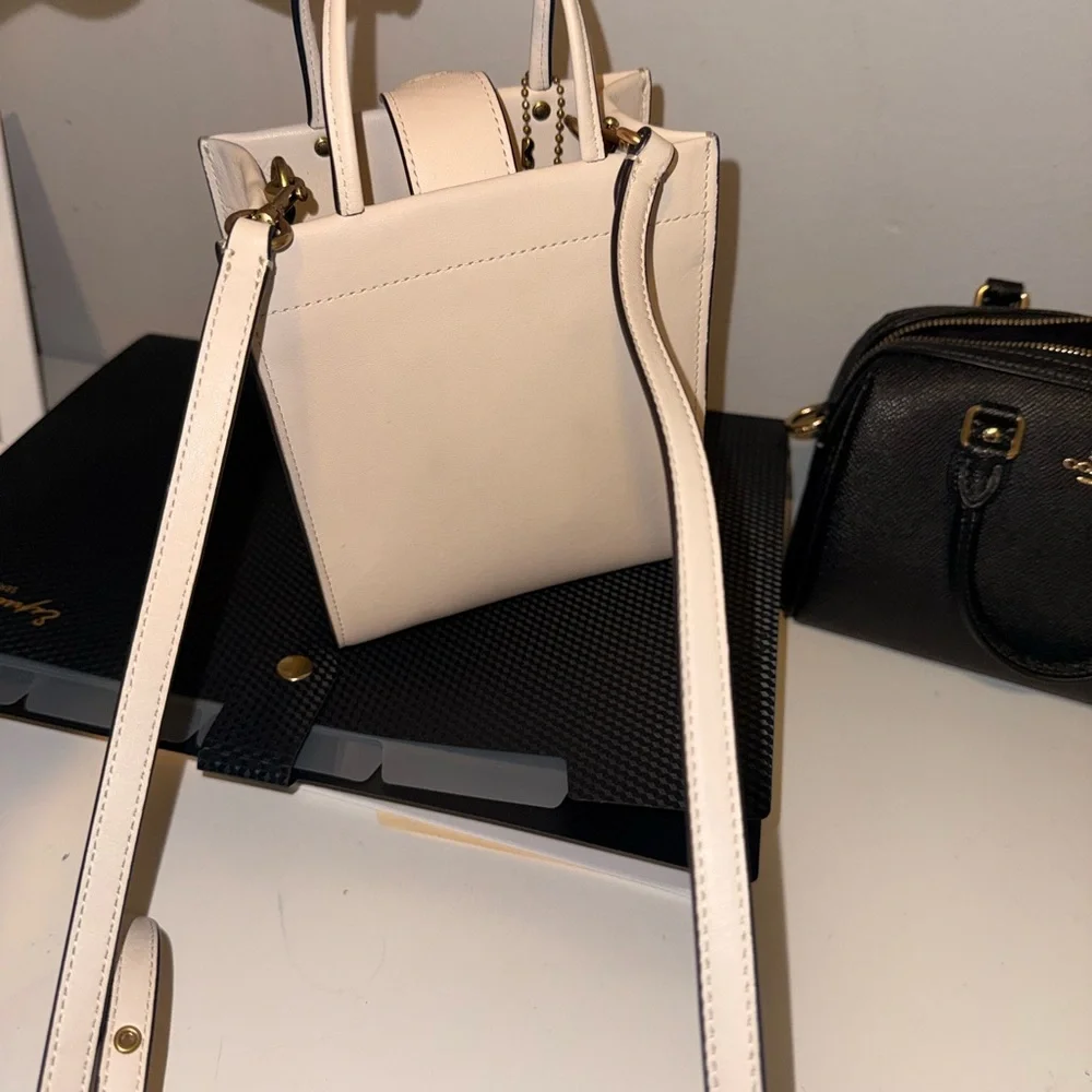 Coach mini purse - Picture 5 of 9